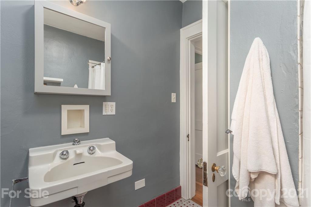 167 Edgewood Road Asheville, NC 28804 - Photo 21 of 25 Gallery Image 21