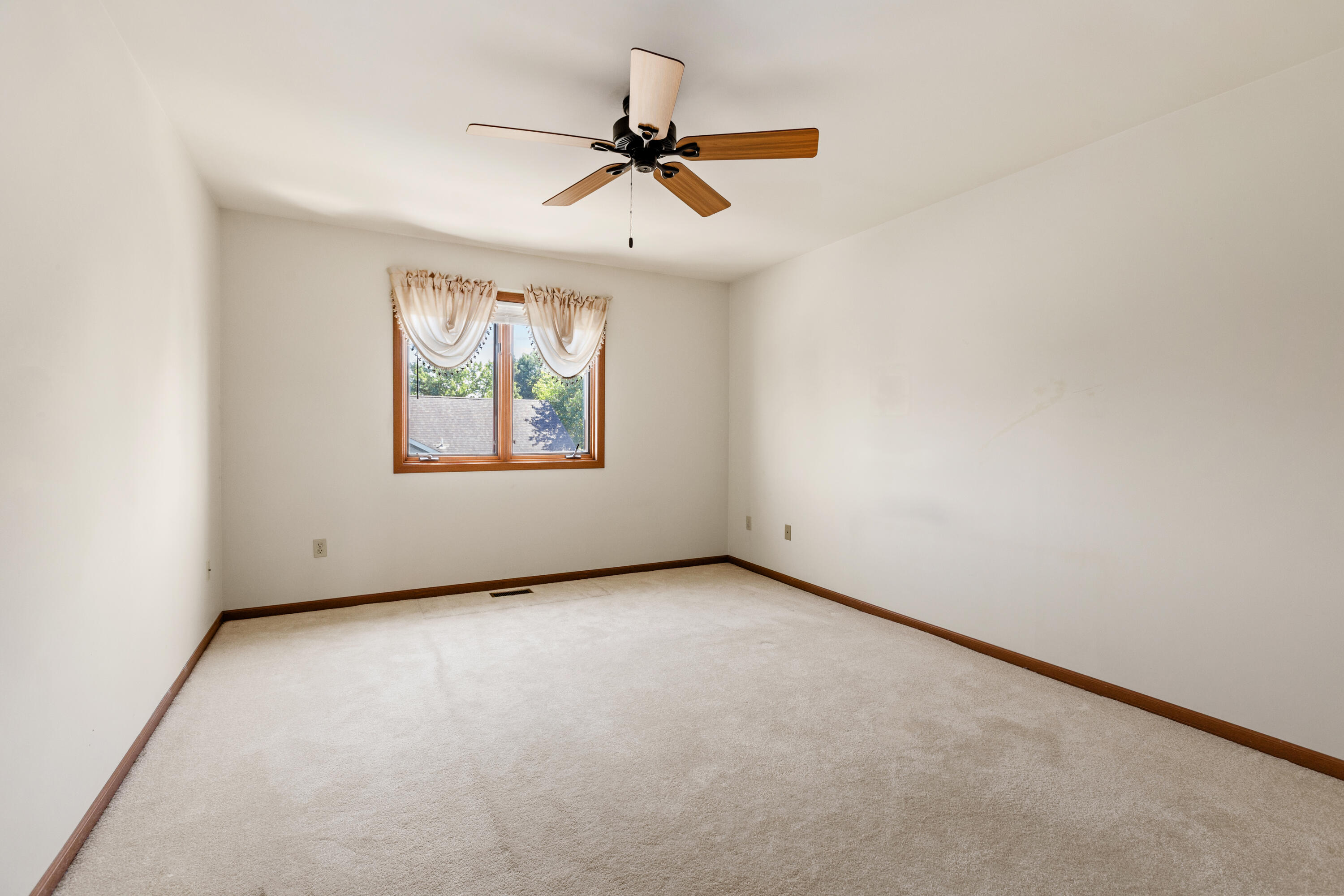 633 West 94th Court Crown Point, IN 46307 - Photo 13 of 19 3000x2000