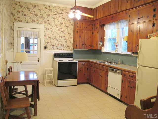 1814 Arlington Street Raleigh, NC 27608 - Photo 10 of 20 Kitchen