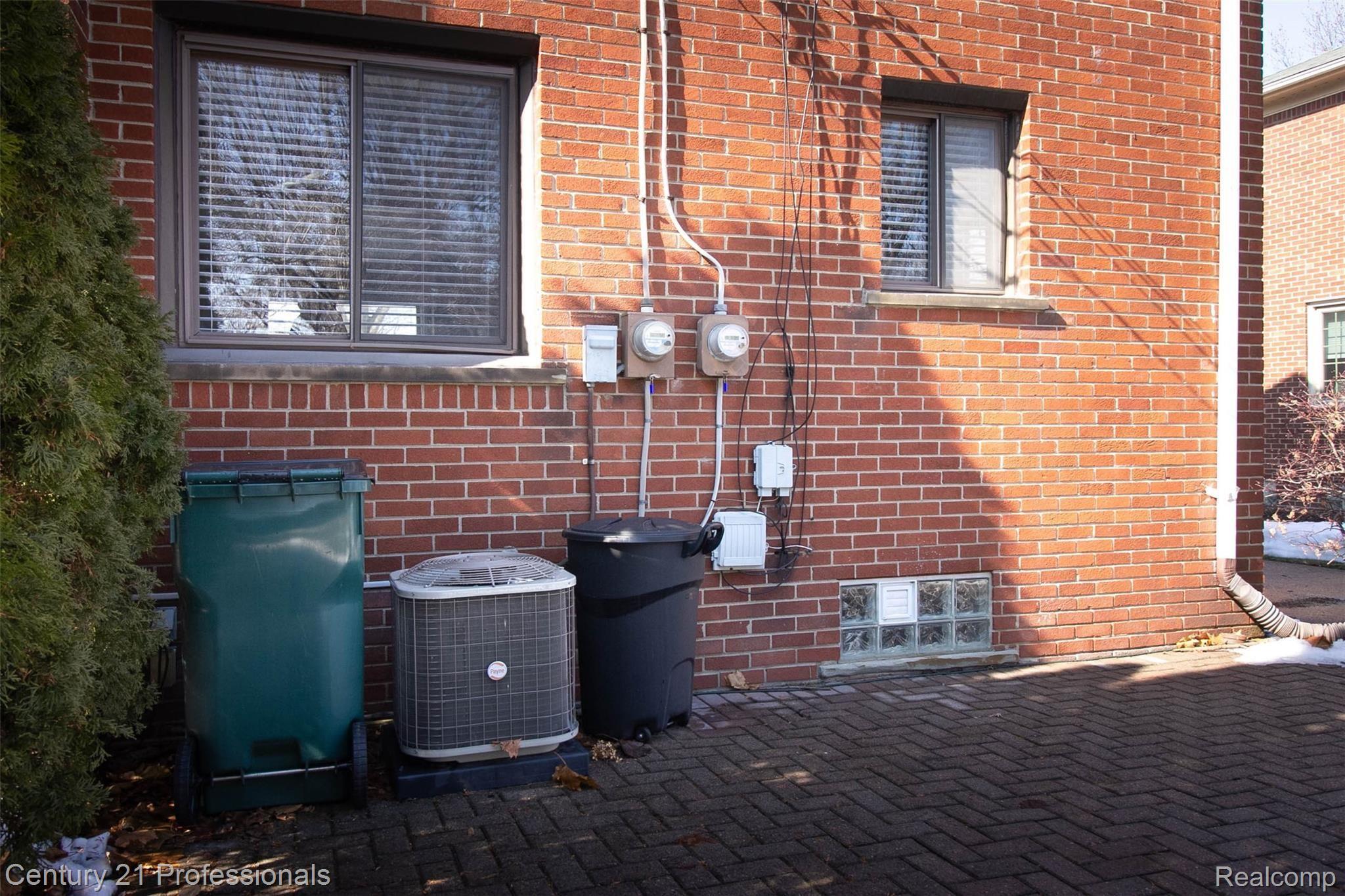 2530 Oliver Road Royal Oak, MI 48073 - Photo 28 of 58 46.jpg