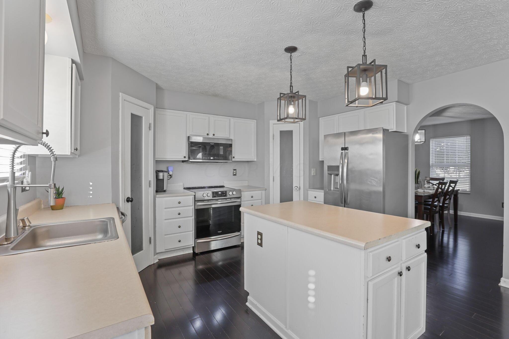 41 Tabilore Loop Delaware, OH 43015 - Photo 12 of 31 Kitchen to Dining Room