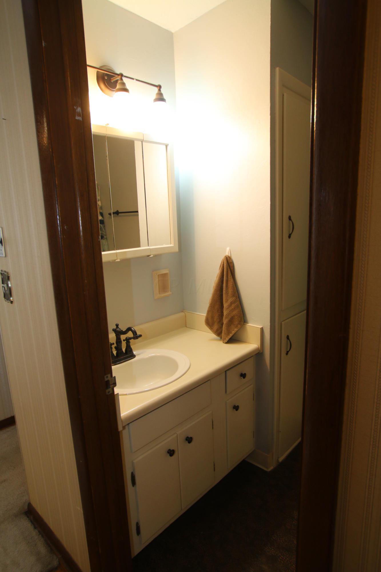5463 Redwood Road Columbus, OH 43229 - Photo 14 of 18 Gallery Image 14