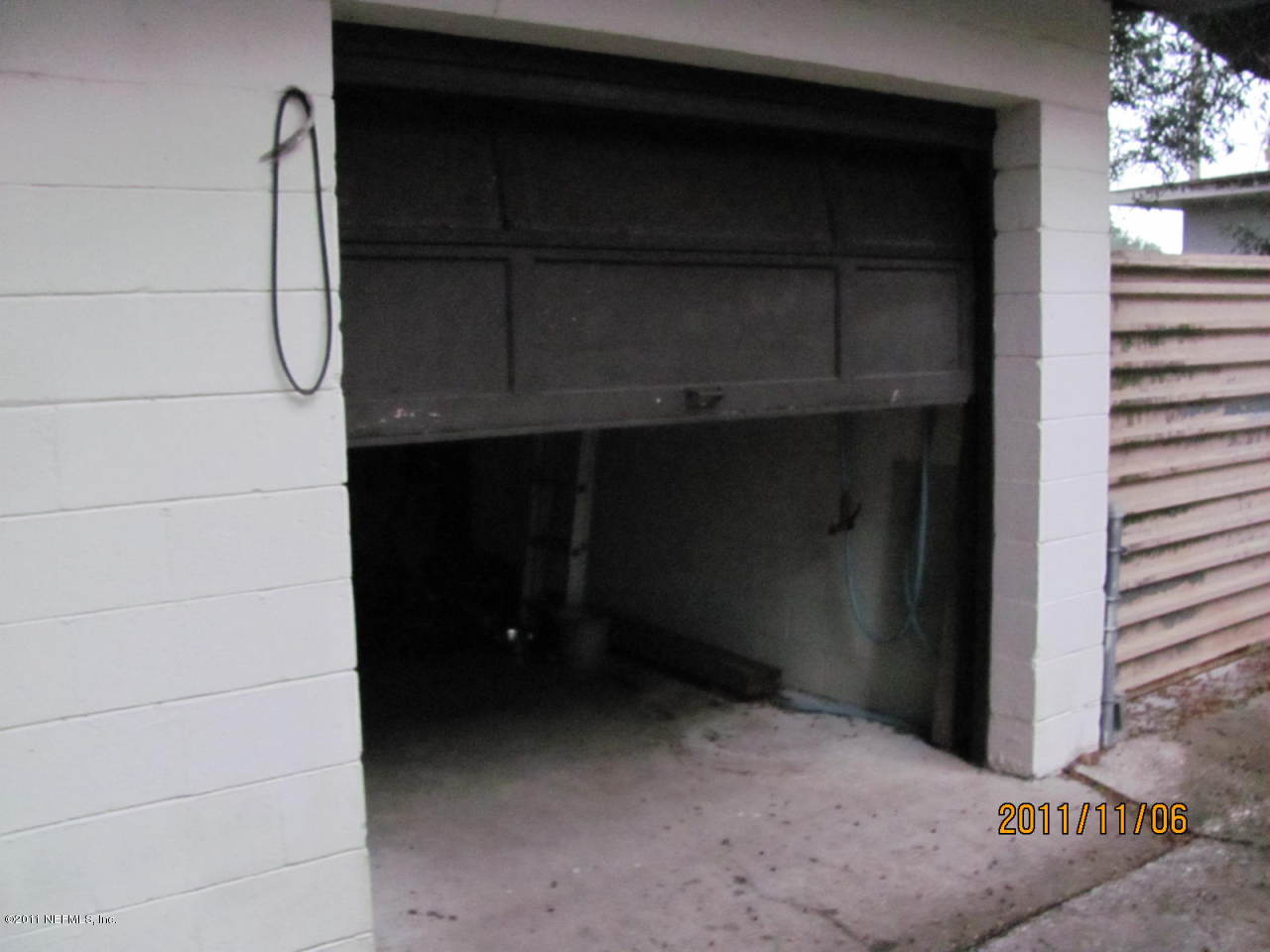 135 Glynlea Road Jacksonville, FL 32216 - Photo 5 of 13 attached one car garage
