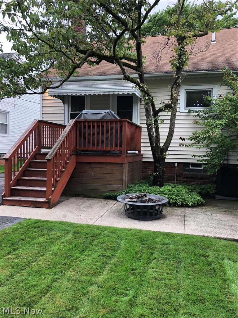 1205 Mayfield Ridge Road Cleveland, OH 44124 - Photo 33 of 35 Back porch & patio