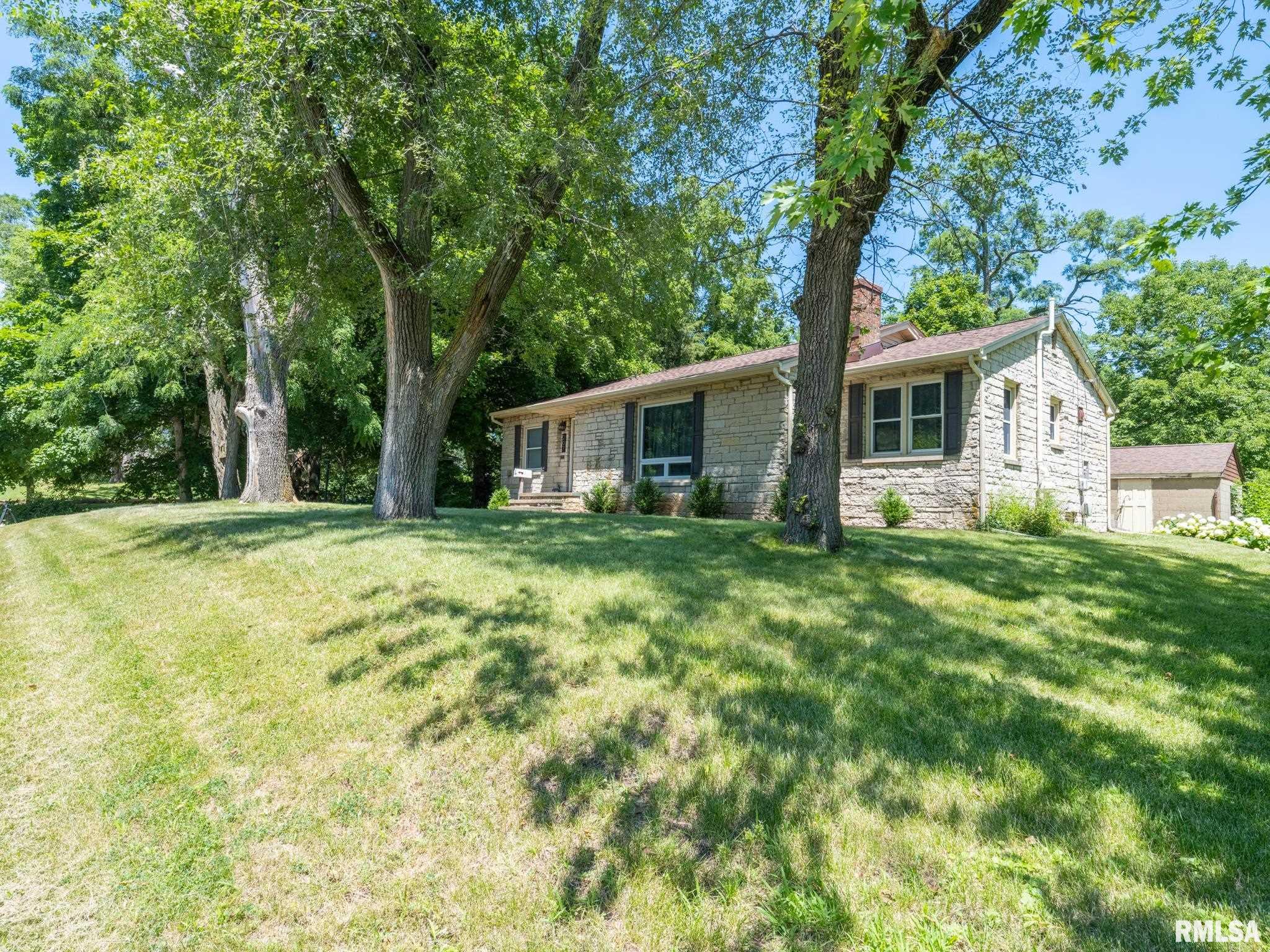 207 Monroe Street Washington, IL 61571 - Photo 3 of 57 Gallery Image 3