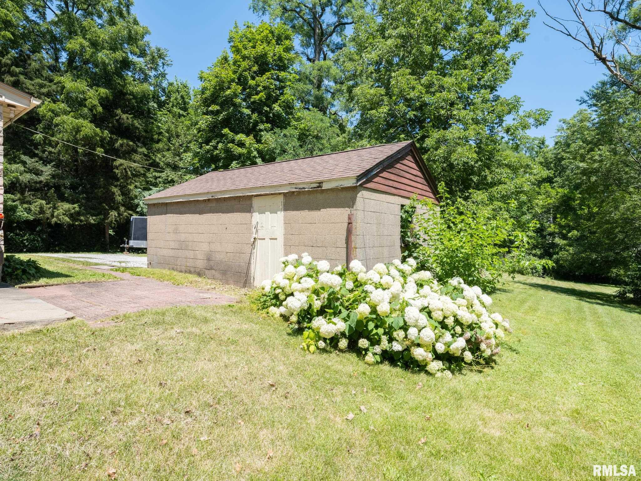 207 Monroe Street Washington, IL 61571 - Photo 4 of 57 Gallery Image 4