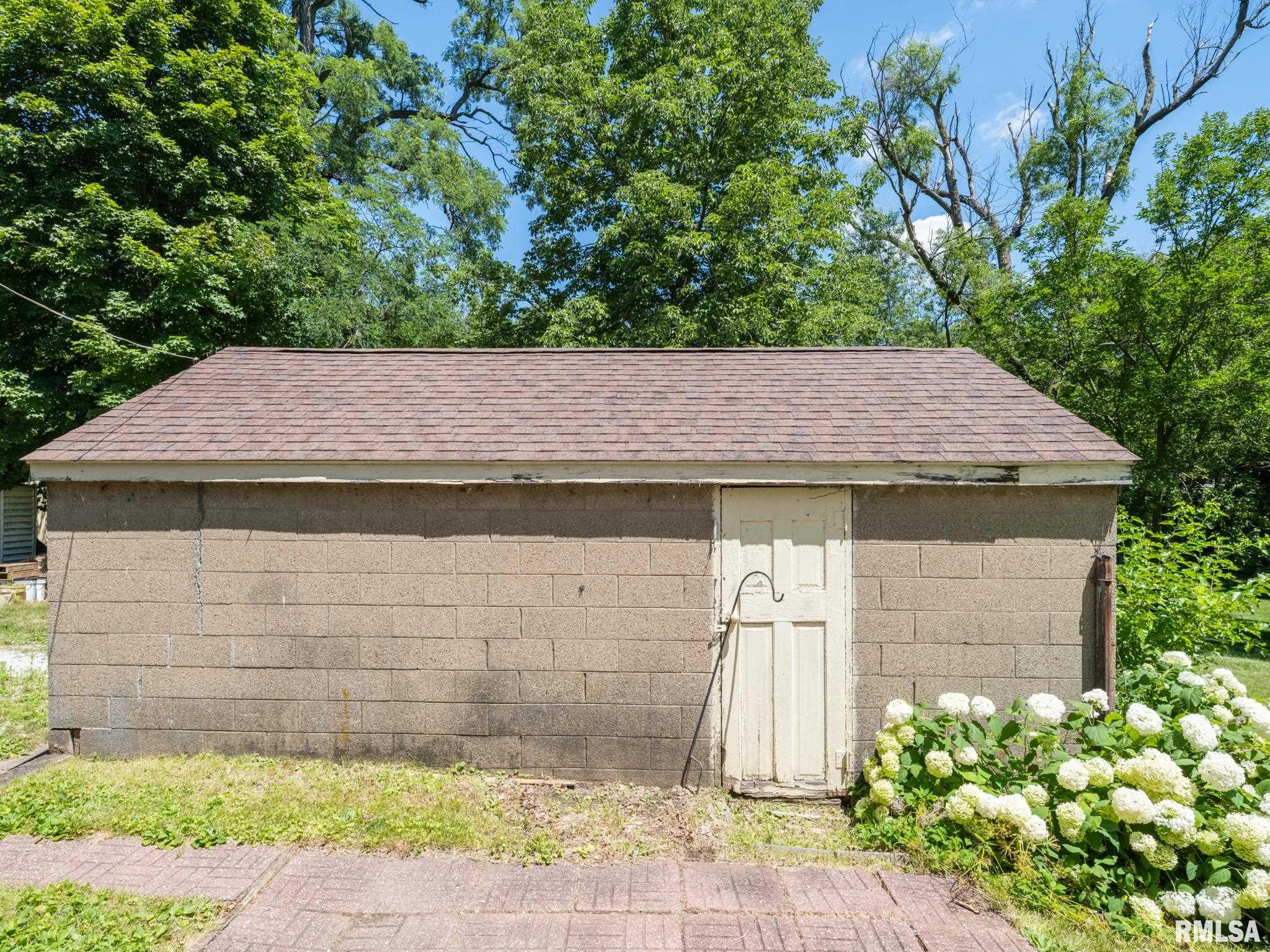 207 Monroe Street Washington, IL 61571 - Photo 5 of 57 Gallery Image 5