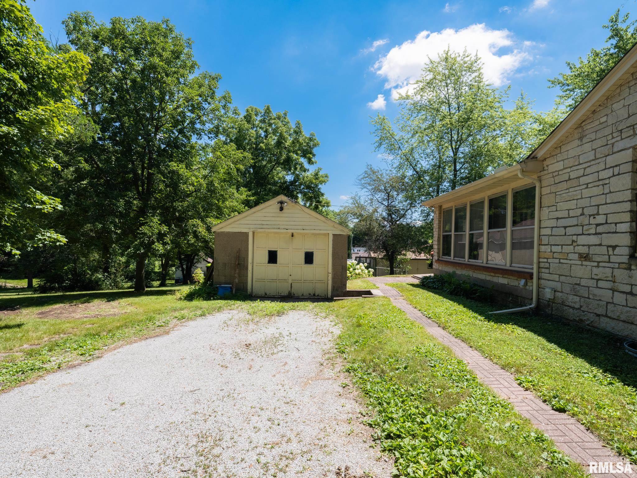 207 Monroe Street Washington, IL 61571 - Photo 7 of 57 Gallery Image 7