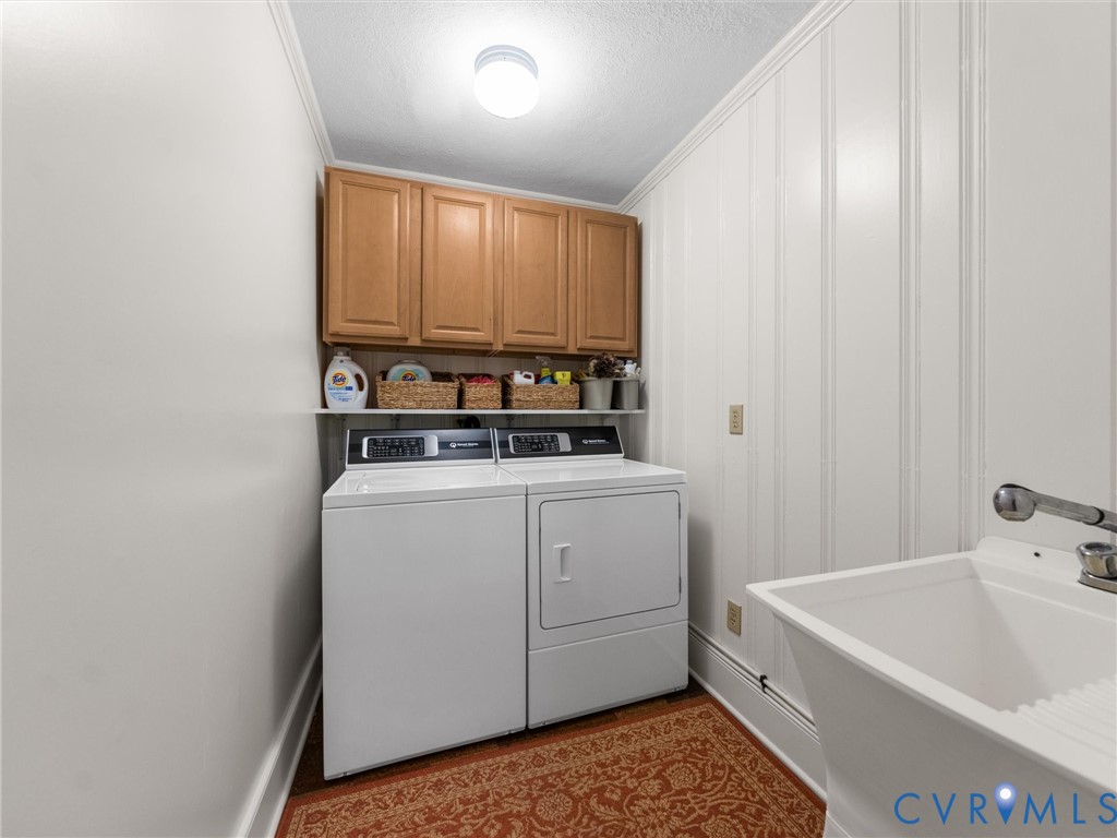 8101 Longwood Road Henrico, VA 23229 - Photo 30 of 49 a view of bathroom with a sink and a bathtub