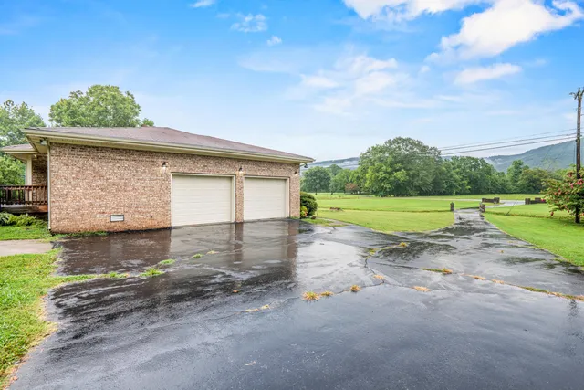 $575,000 | 557 Alvin C York Highway, Whitwell, TN 37397