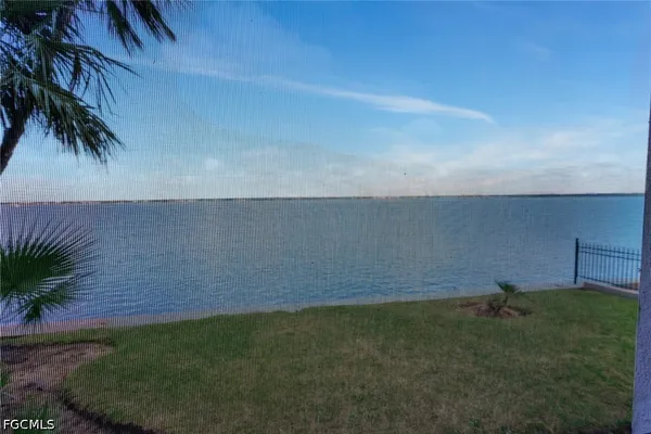 $3,000 | 1900 Virginia Avenue, Unit 103, Fort Myers, FL 33901
