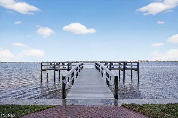 $3,000 | 1900 Virginia Avenue, Unit 103, Fort Myers, FL 33901