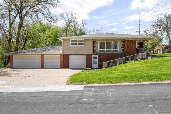 $235,000 | 2400 27th Street, Rock Island, IL 61201