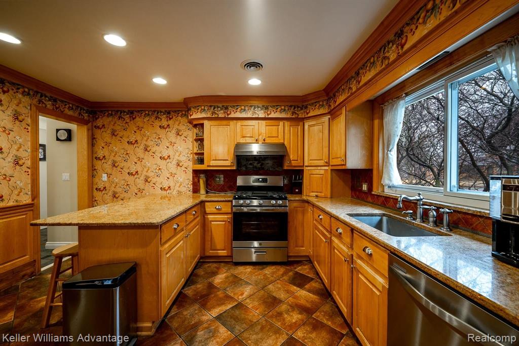 945 Barrington Road Grosse Pointe Park, MI 48230 - Photo 10 of 41