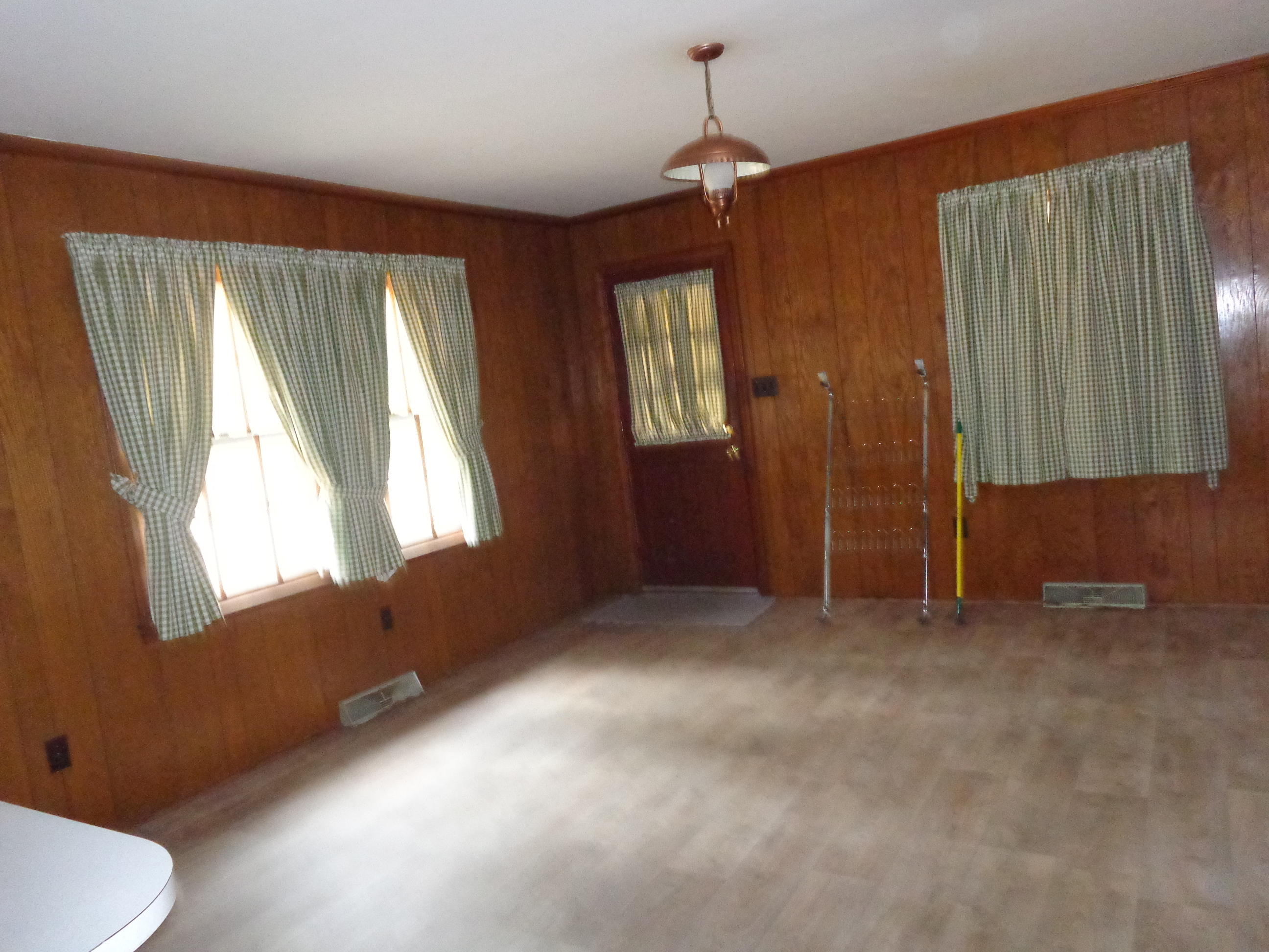 320 Lawson Lane Rockingham, NC 28379 - Photo 6 of 17 Family Room
