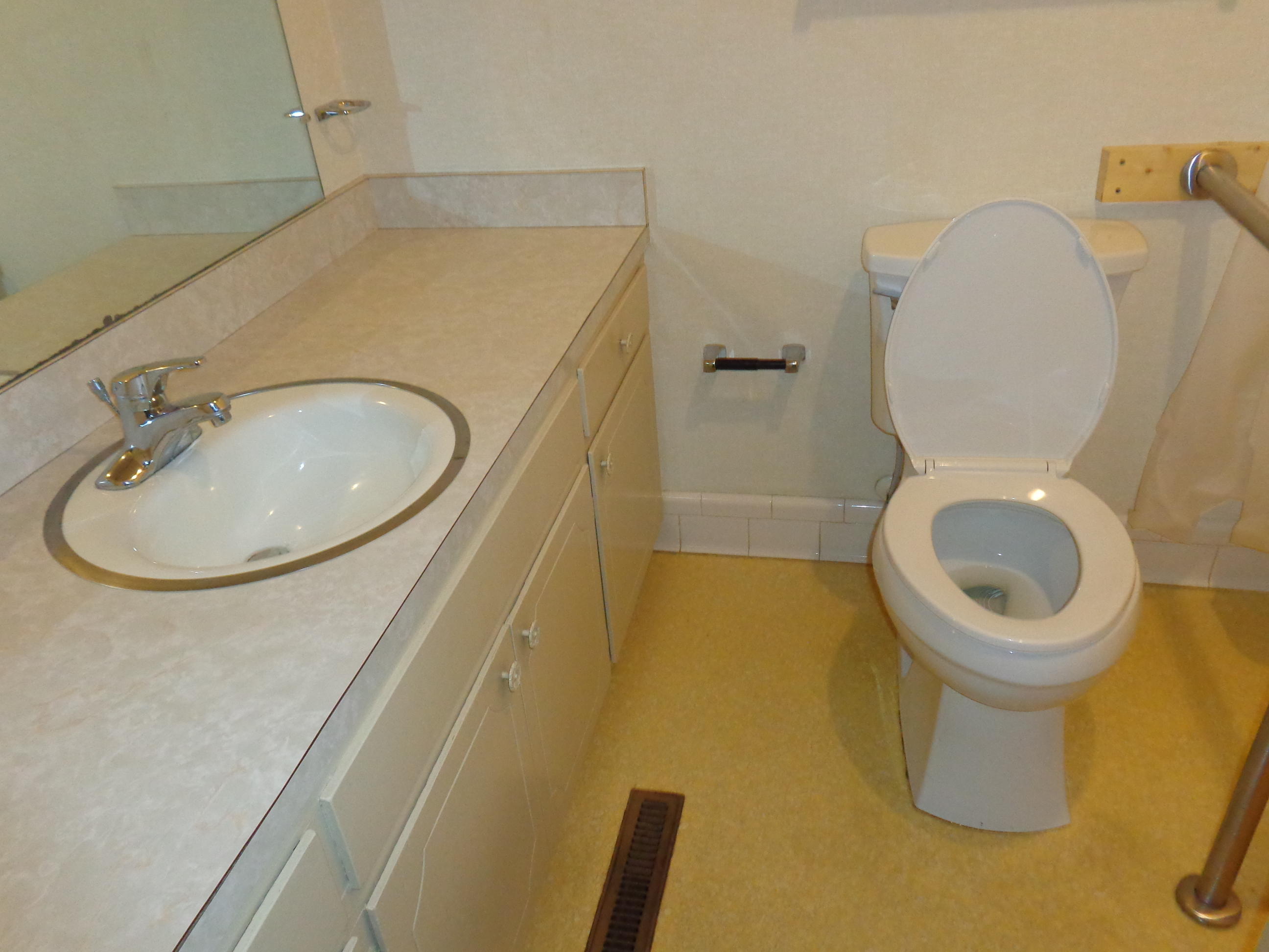 320 Lawson Lane Rockingham, NC 28379 - Photo 8 of 17 Guest Bath