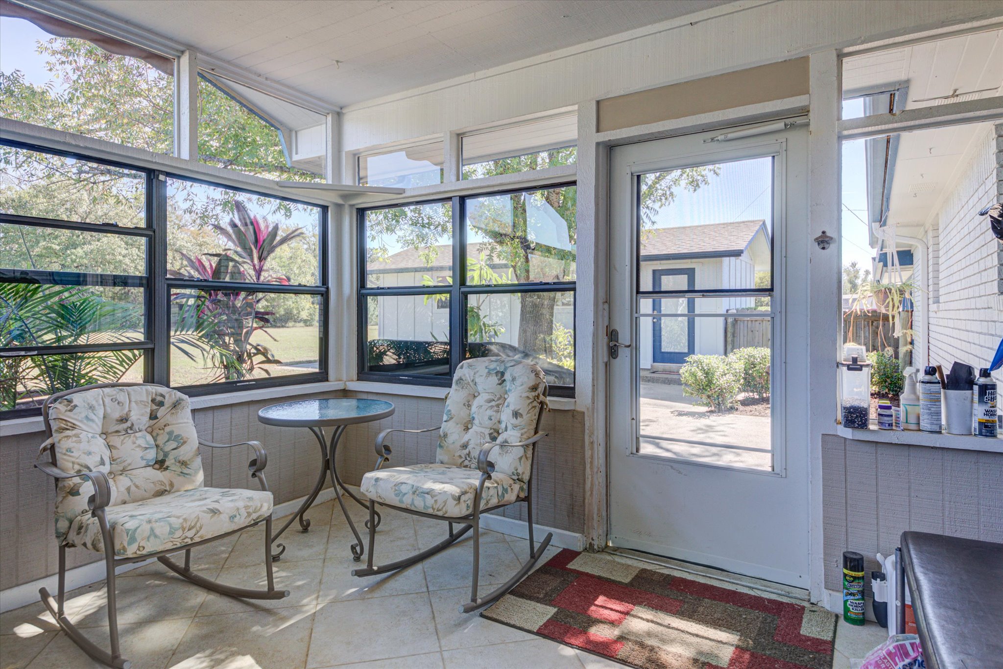 200 Harbor Circle Georgetown, TX 78633 - Photo 21 of 38 a living room with furniture and a window