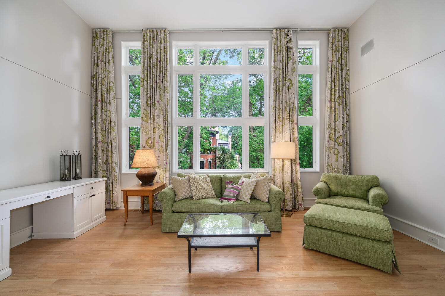 2214 North Burling Street Chicago, IL 60614 - Photo 21 of 29 a living room with furniture and a large window
