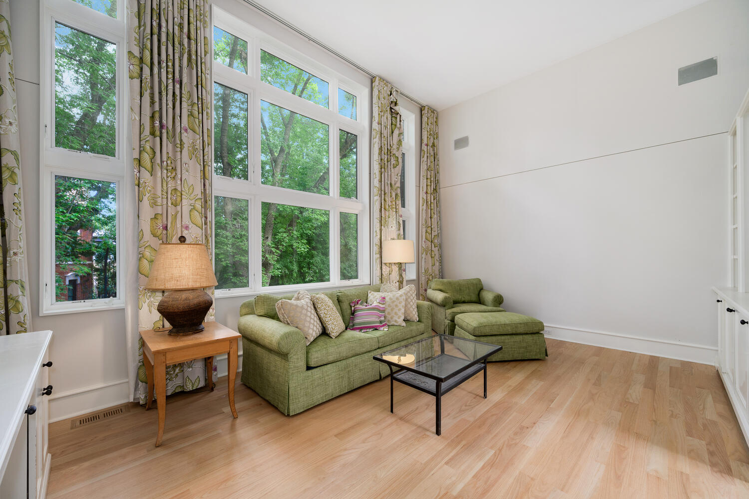 2214 North Burling Street Chicago, IL 60614 - Photo 22 of 29 a living room with furniture and a large window