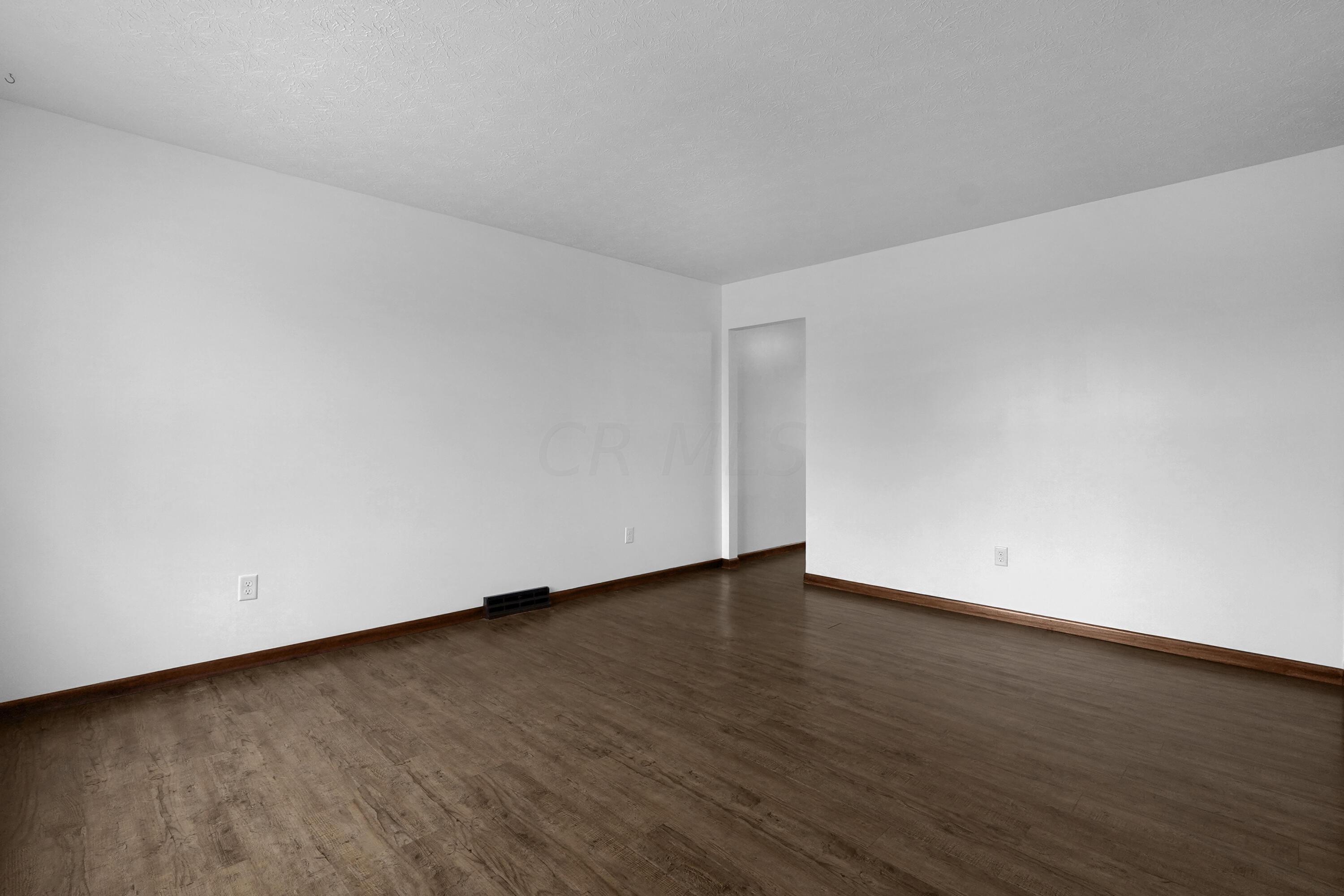 702 Holly Road Delaware, OH 43015 - Photo 5 of 32 Living Room