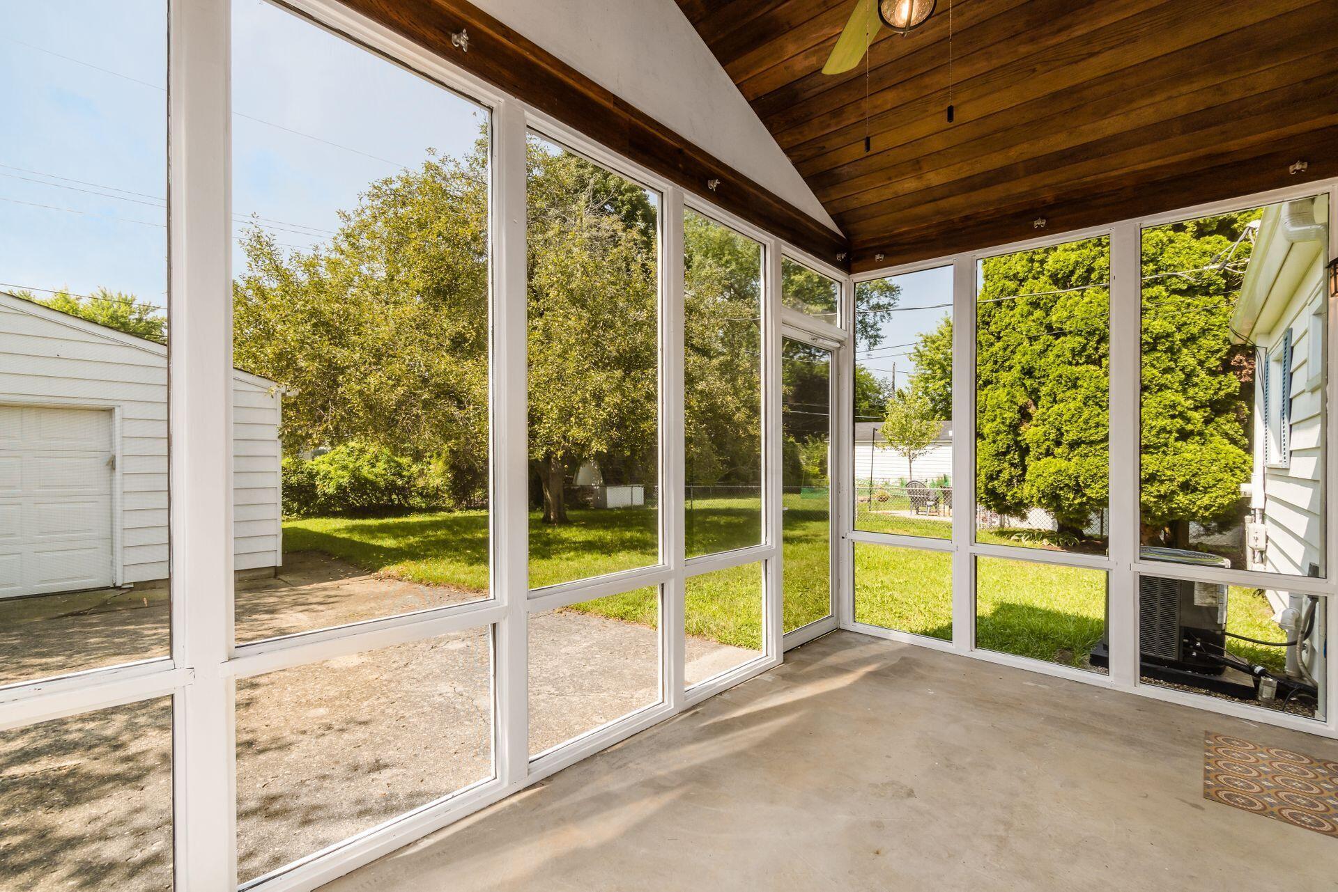 2351 Cranford Road Columbus, OH 43221 - Photo 24 of 30 Large Screened In Porch