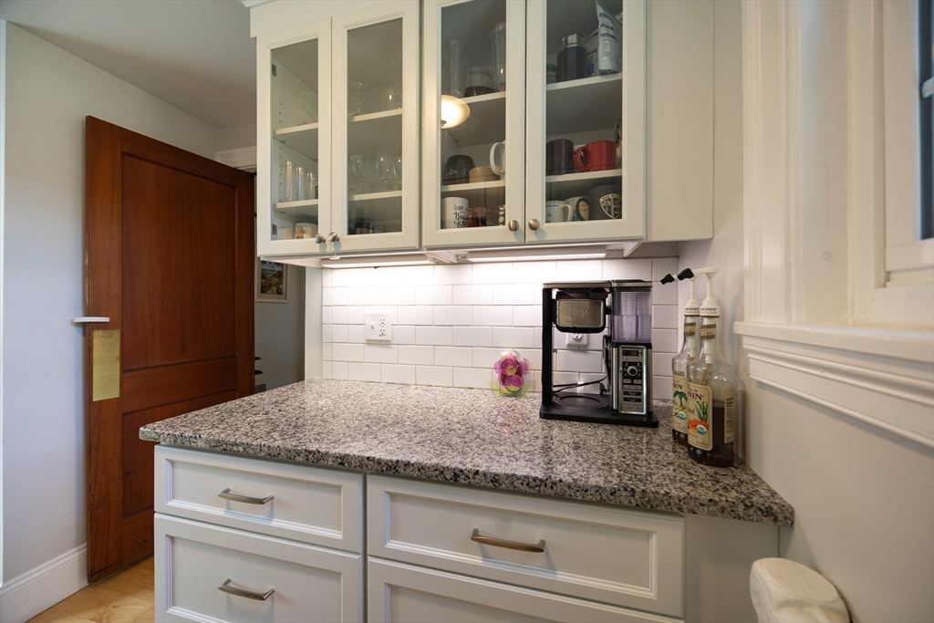 25 Brewster Road Framingham, MA 01702 - Photo 9 of 37 Gallery Image 9