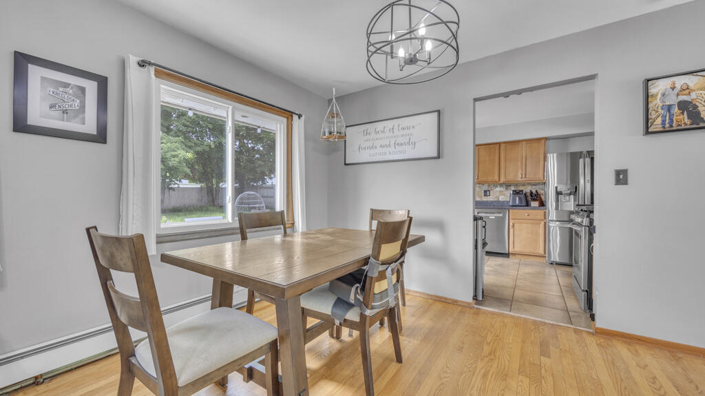 215 East Beutel Road Port Washington, WI 53074 - Photo 9 of 33 Dining Room