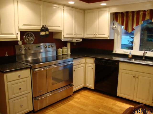31 Old Ox Road Bethlehem, NY 12054 - Photo 4 of 13 Photo 4
