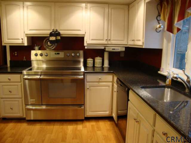 31 Old Ox Road Bethlehem, NY 12054 - Photo 6 of 13 Photo 6