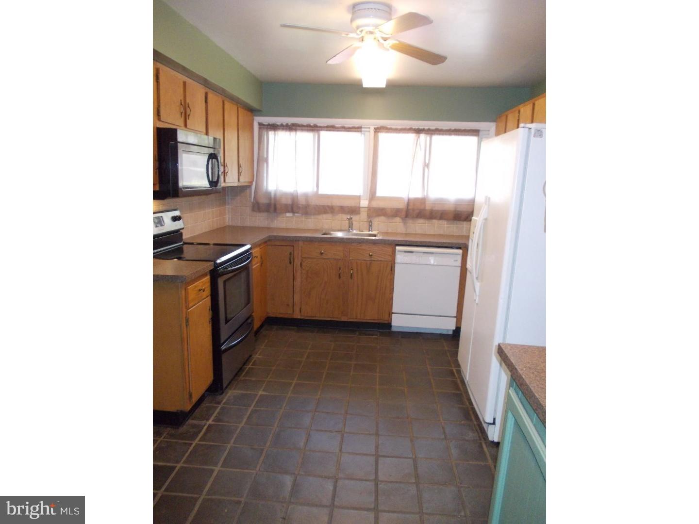 59 Hawk Road Levittown, PA 19056 - Photo 3 of 24 Kitchen