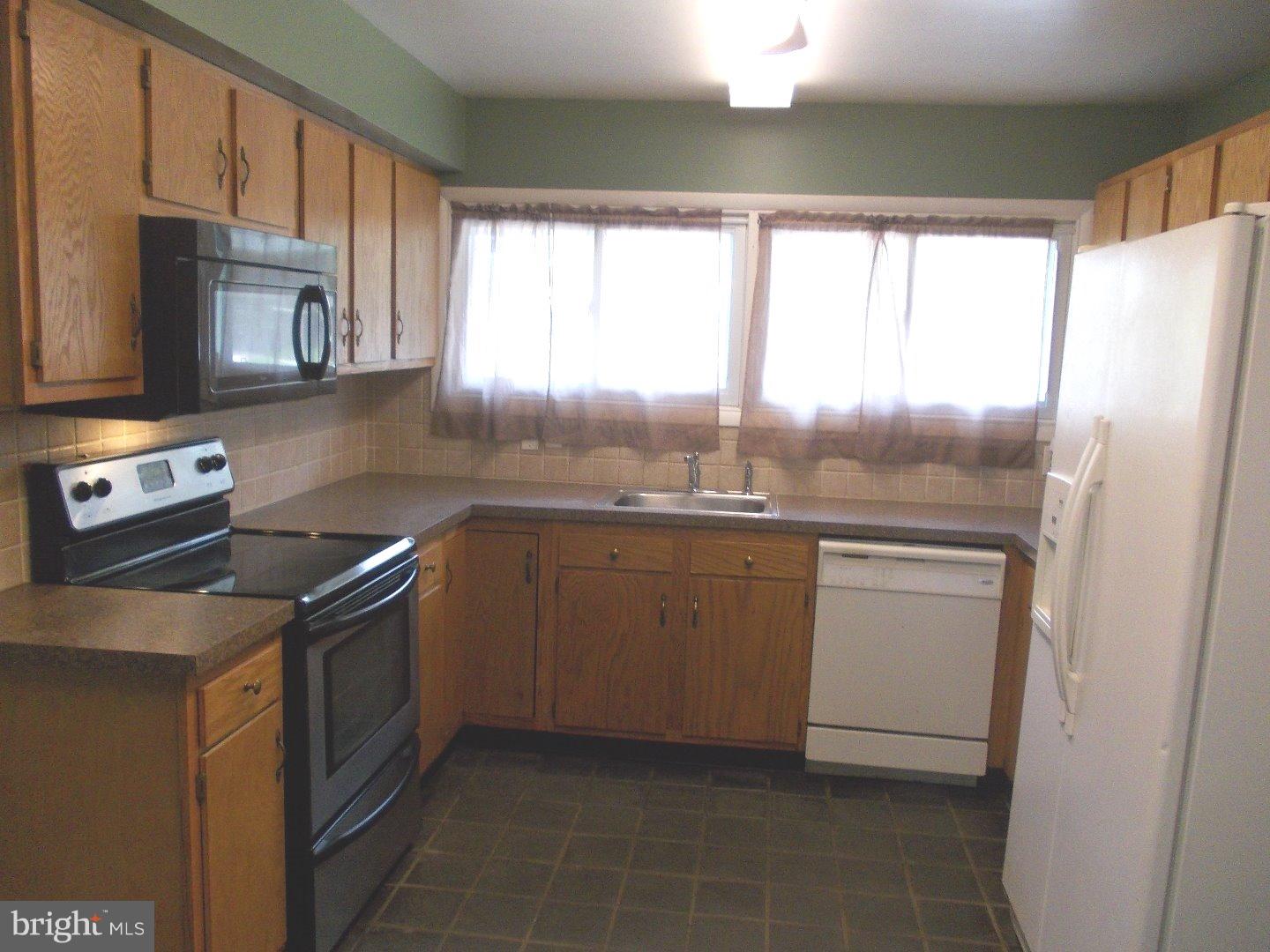 59 Hawk Road Levittown, PA 19056 - Photo 4 of 24 Kitchen