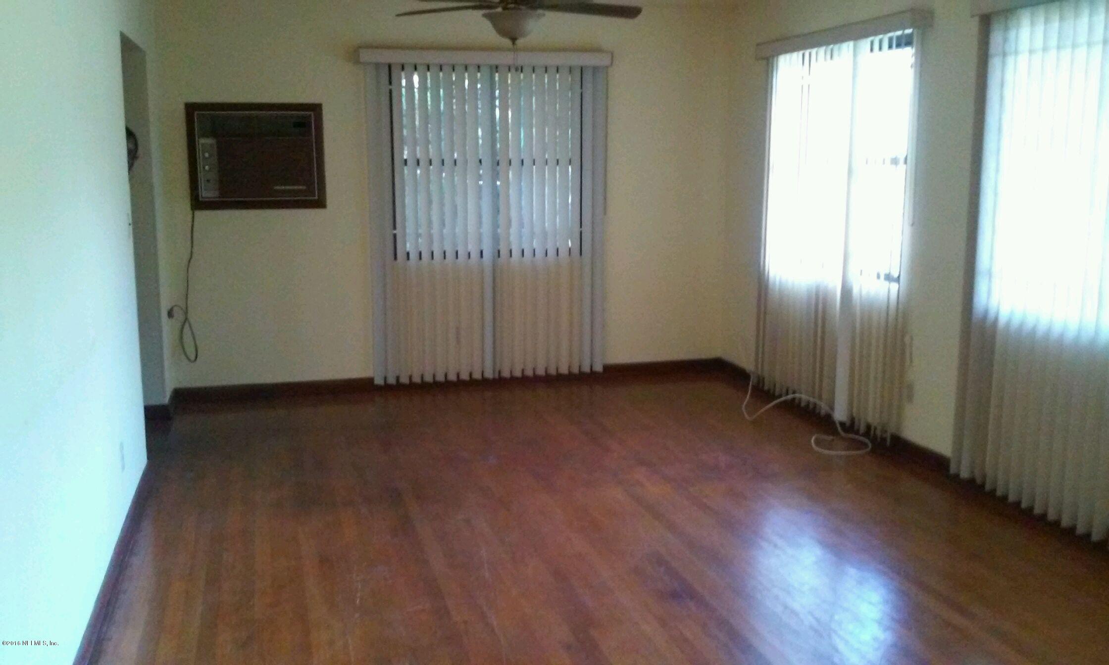 6814 Corday Road Jacksonville, FL 32208 - Photo 4 of 12 corday living room