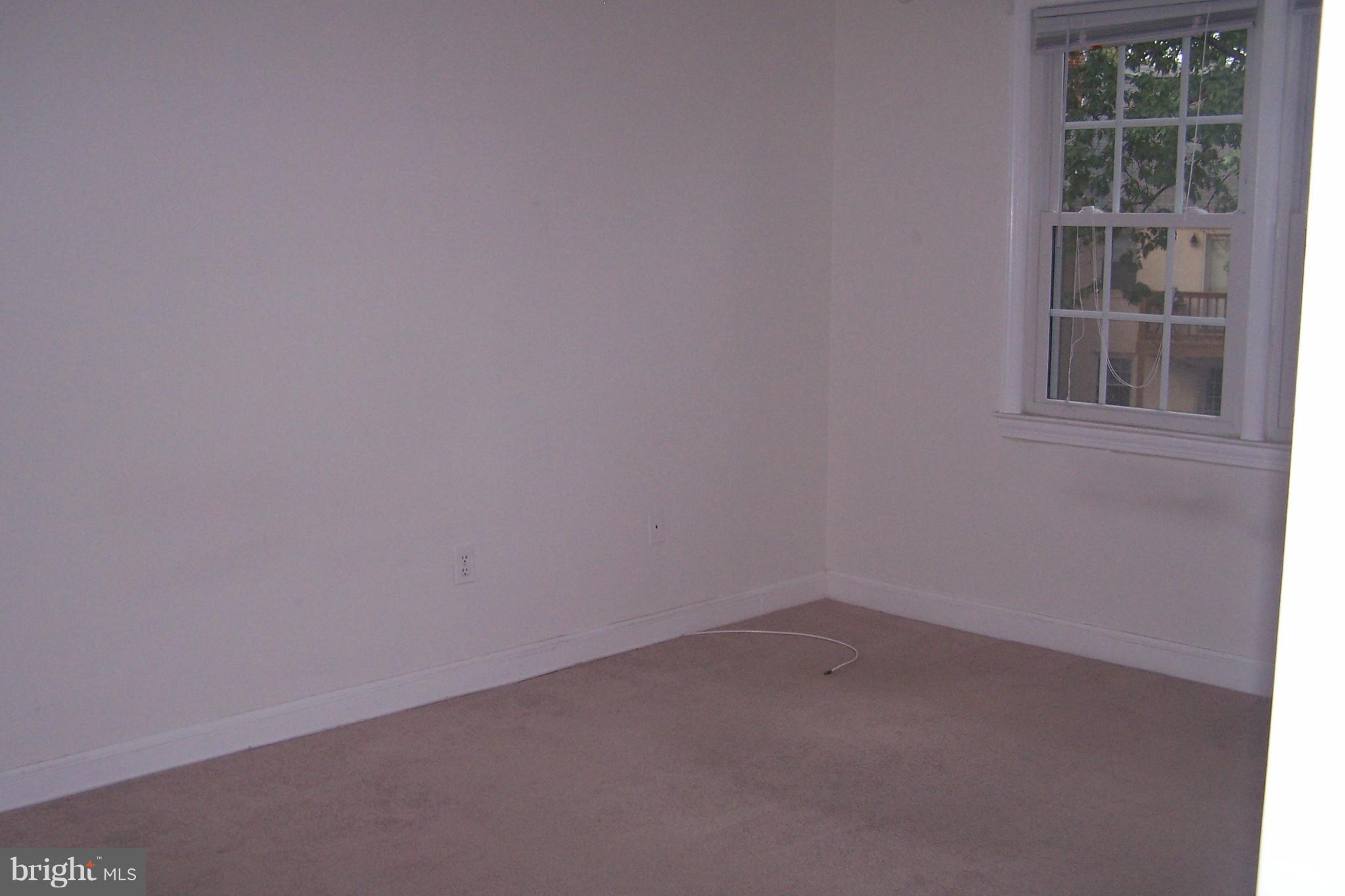 1315 South Walter Reed Drive, Unit 204 Arlington, VA 22204 - Photo 4 of 6 1315 S. Walter Rd. Dr. #204 - Bedroom 1
