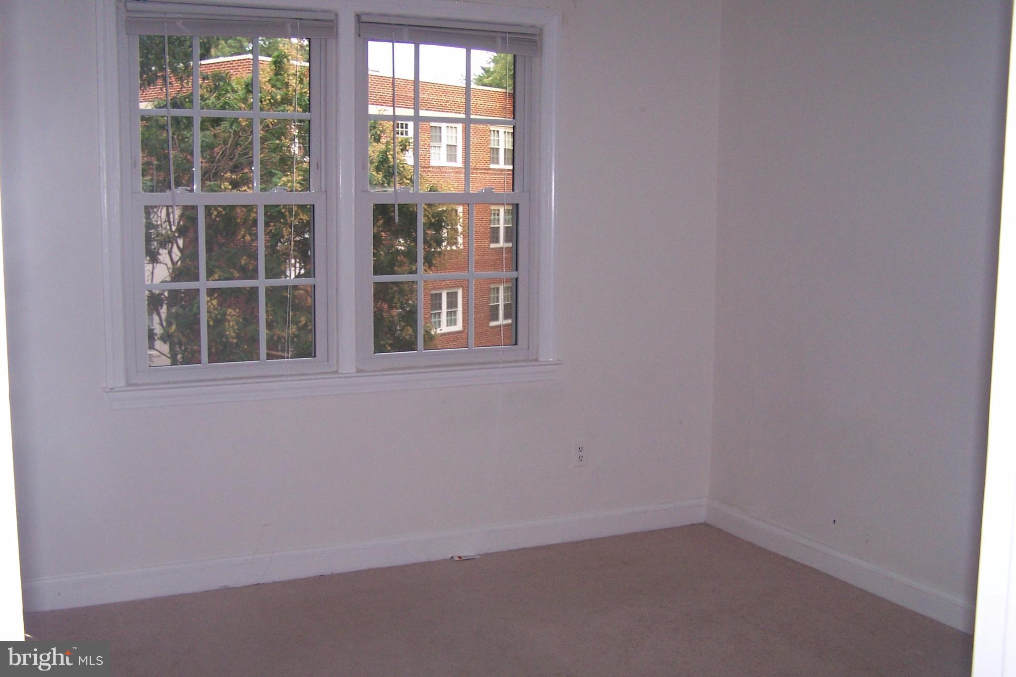 1315 South Walter Reed Drive, Unit 204 Arlington, VA 22204 - Photo 5 of 6 1315 S. Walter Rd. Dr. #204 - Bedroom 2