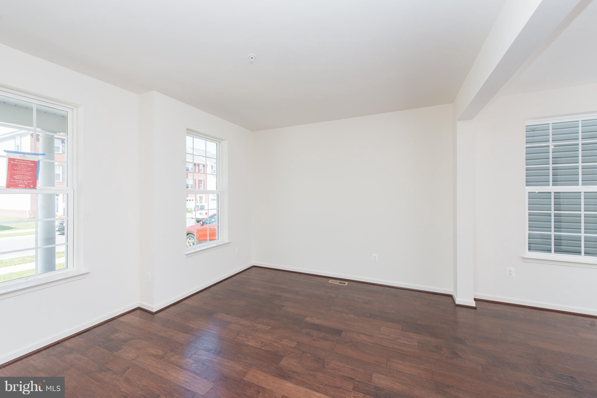 910 Ramble Run Road Baltimore, MD 21220 - Photo 3 of 30 an empty room with windows