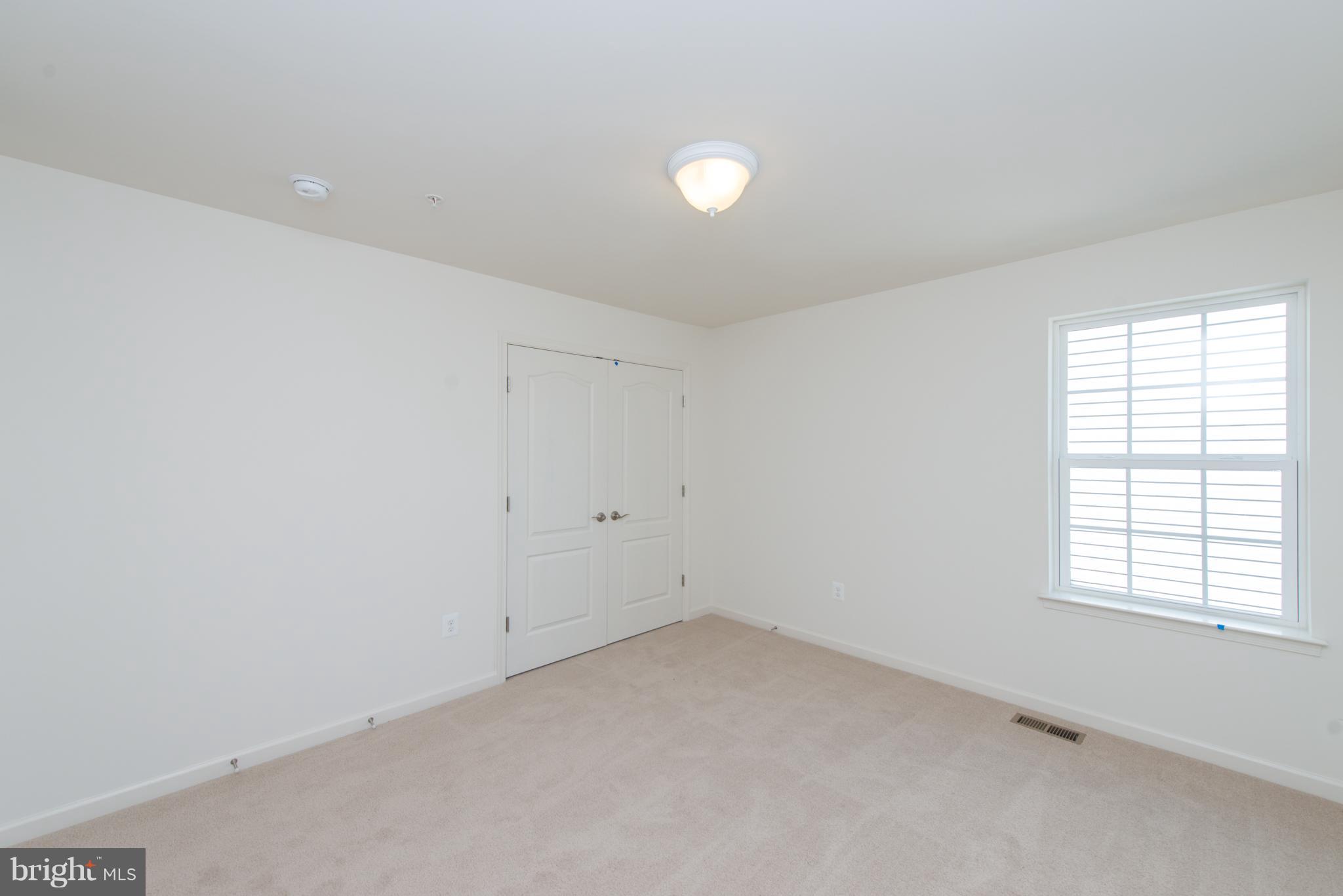 910 Ramble Run Road Baltimore, MD 21220 - Photo 21 of 30 an empty room with a window