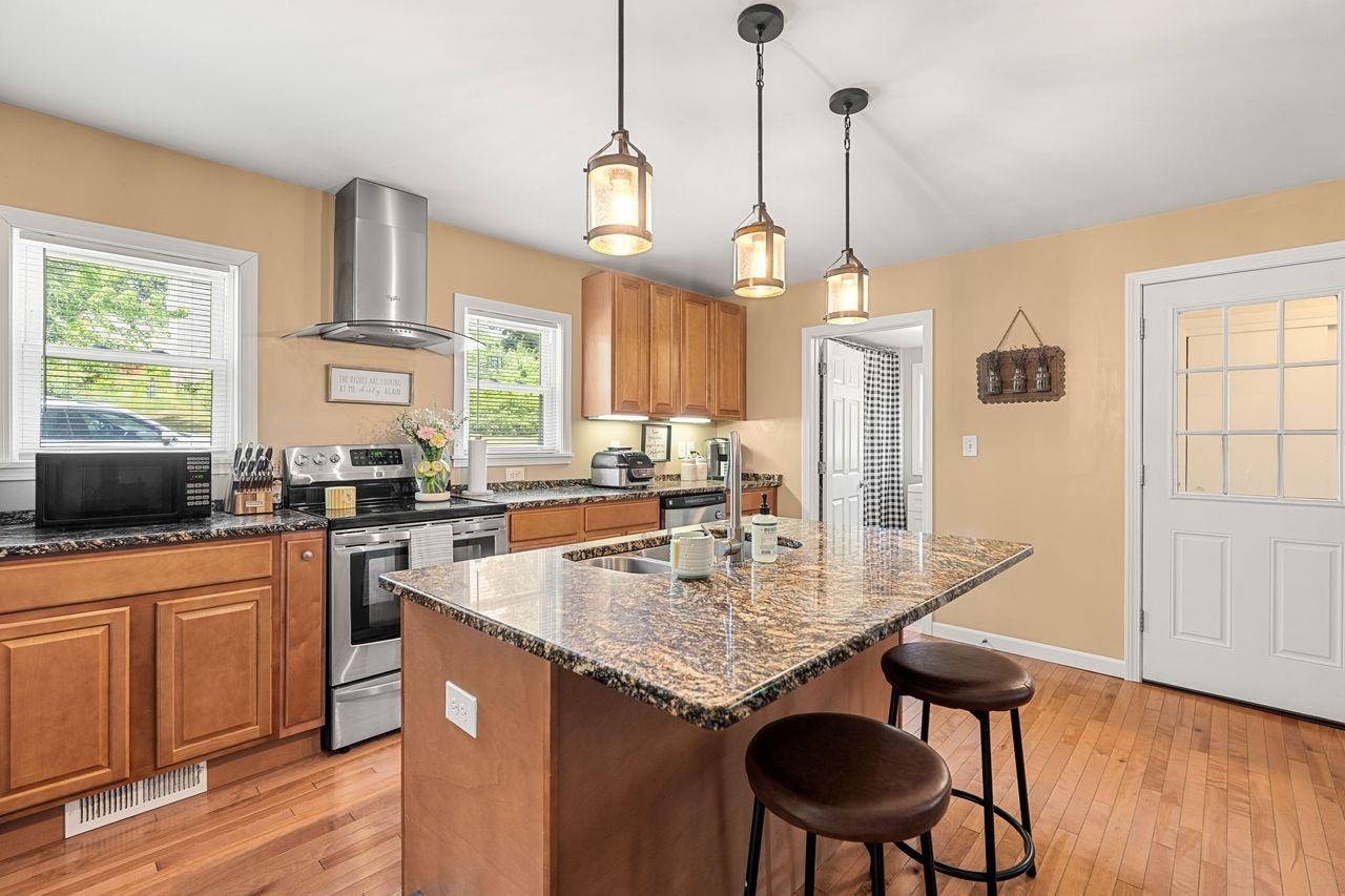 110 Robinson Street Manchester, NH 03104 - Photo 4 of 23 Gallery Image 4