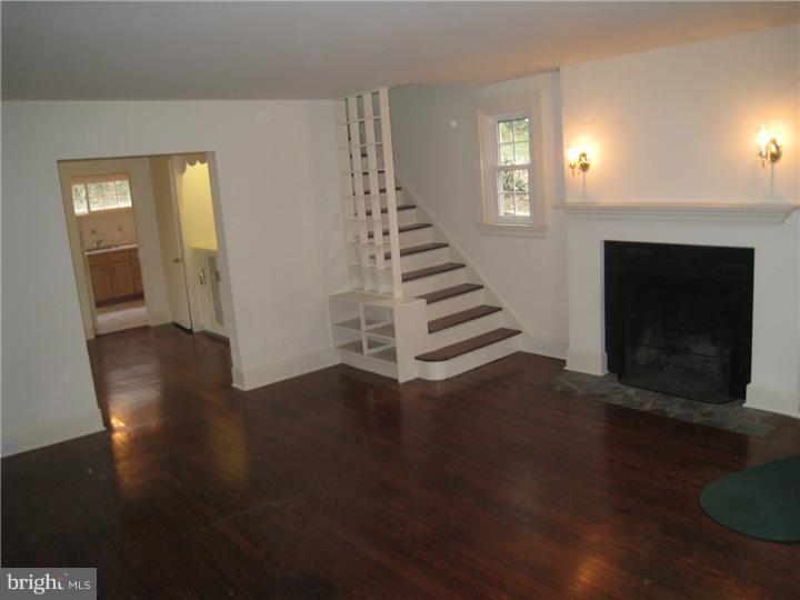 26 Rolling Road Wynnewood, PA 19096 - Photo 11 of 25 Living Room