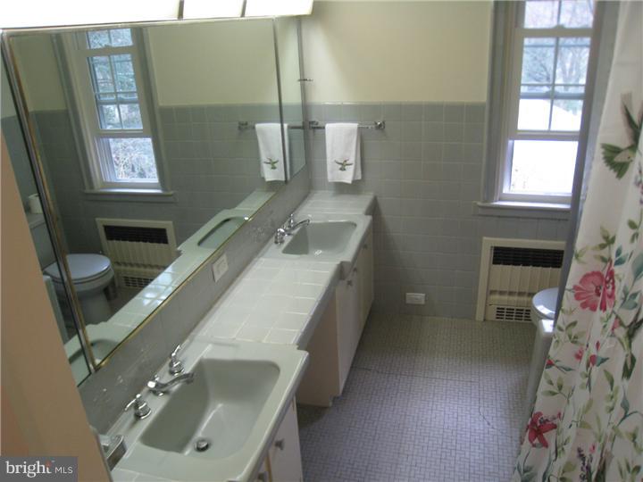 26 Rolling Road Wynnewood, PA 19096 - Photo 15 of 25 Bathroom