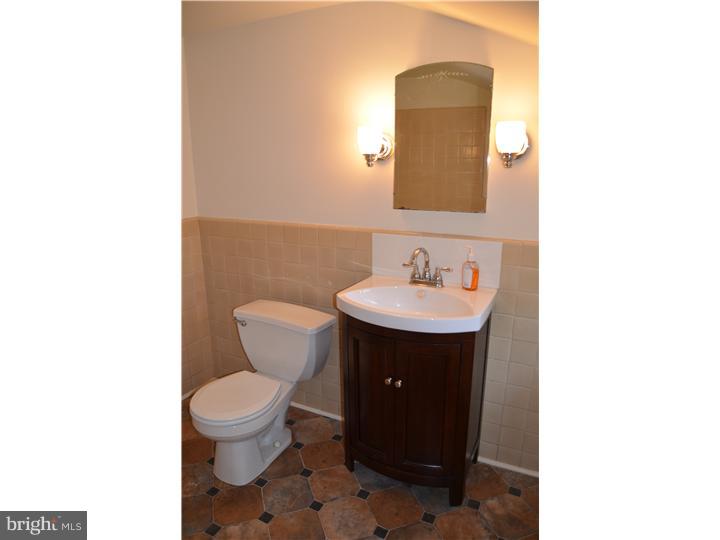 26 Rolling Road Wynnewood, PA 19096 - Photo 22 of 25 Bathroom