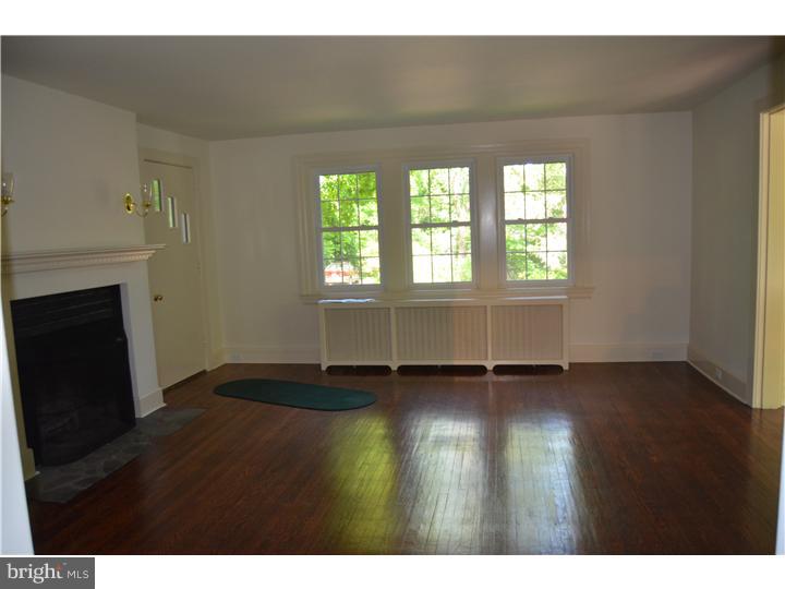 26 Rolling Road Wynnewood, PA 19096 - Photo 8 of 25 Living Room