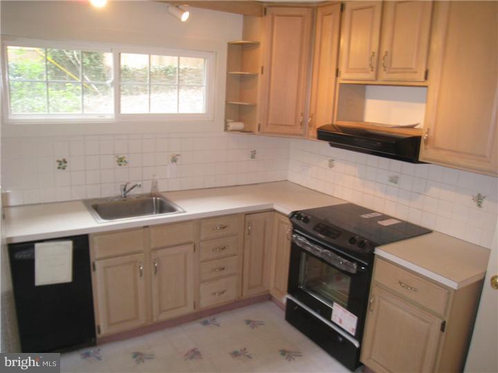 26 Rolling Road Wynnewood, PA 19096 - Photo 10 of 25 Kitchen