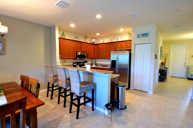 181 Southwest Otter Run Place, Unit 181 Stuart, FL 34997 - Photo 4 of 35 Kitchen