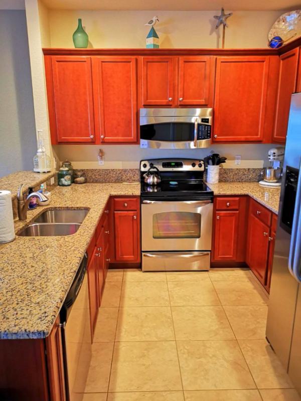 181 Southwest Otter Run Place, Unit 181 Stuart, FL 34997 - Photo 6 of 35 Kitchen