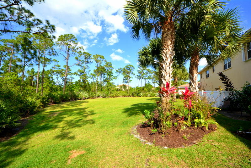 181 Southwest Otter Run Place, Unit 181 Stuart, FL 34997 - Photo 9 of 35 Backyard