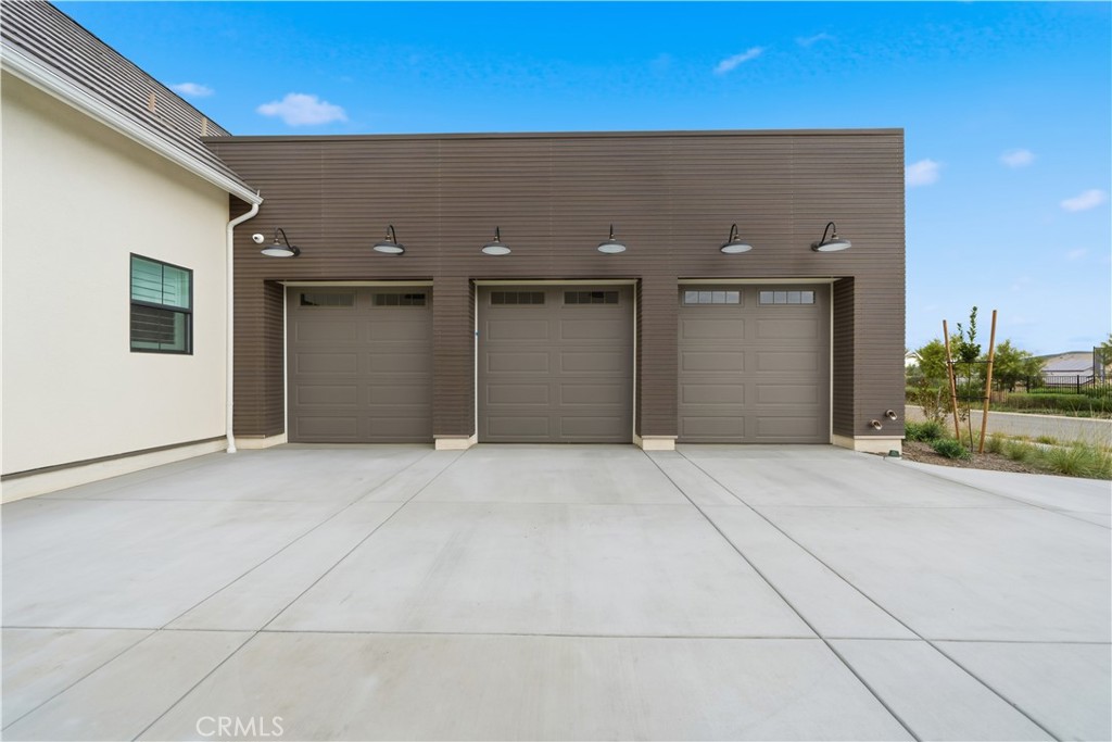 32225 Daybrook Terrace Temecula, CA 92591 - Photo 4 of 75 Large 3 car garage with tall doors