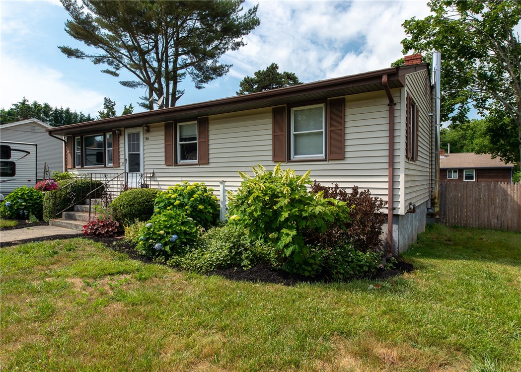 50 East Beardsworth Road Tiverton, RI 02878 - Photo 3 of 16