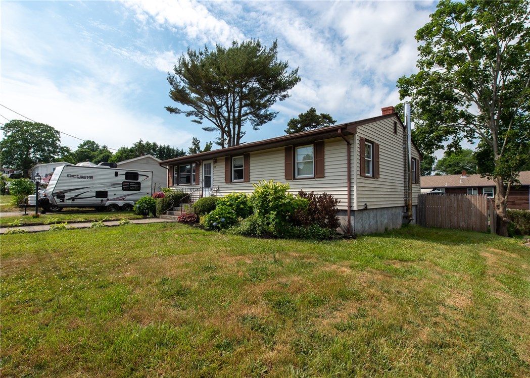 50 East Beardsworth Road Tiverton, RI 02878 - Photo 4 of 16