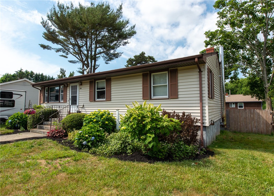 50 East Beardsworth Road Tiverton, RI 02878 - Photo 5 of 16