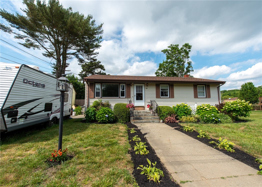 50 East Beardsworth Road Tiverton, RI 02878 - Photo 6 of 16